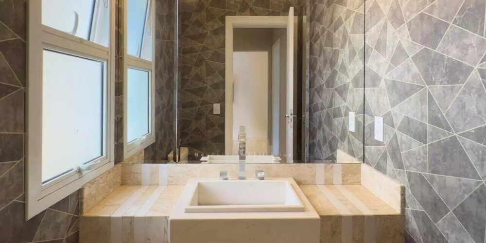 e573352e772bb4a505c7d9b8