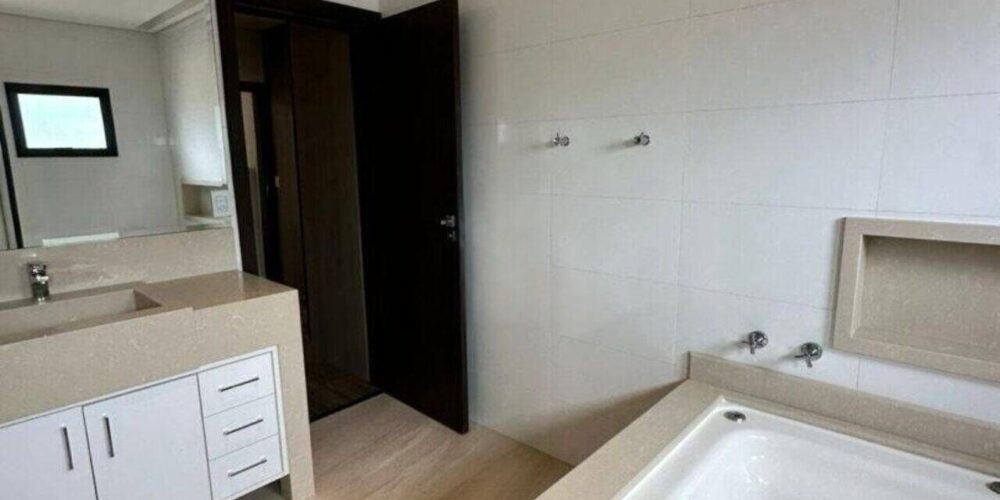 e6fdfd99d2c4a8385212f895